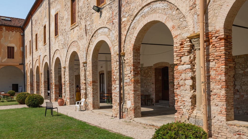 Santuario della Madonna della Salute presenterar historiska element