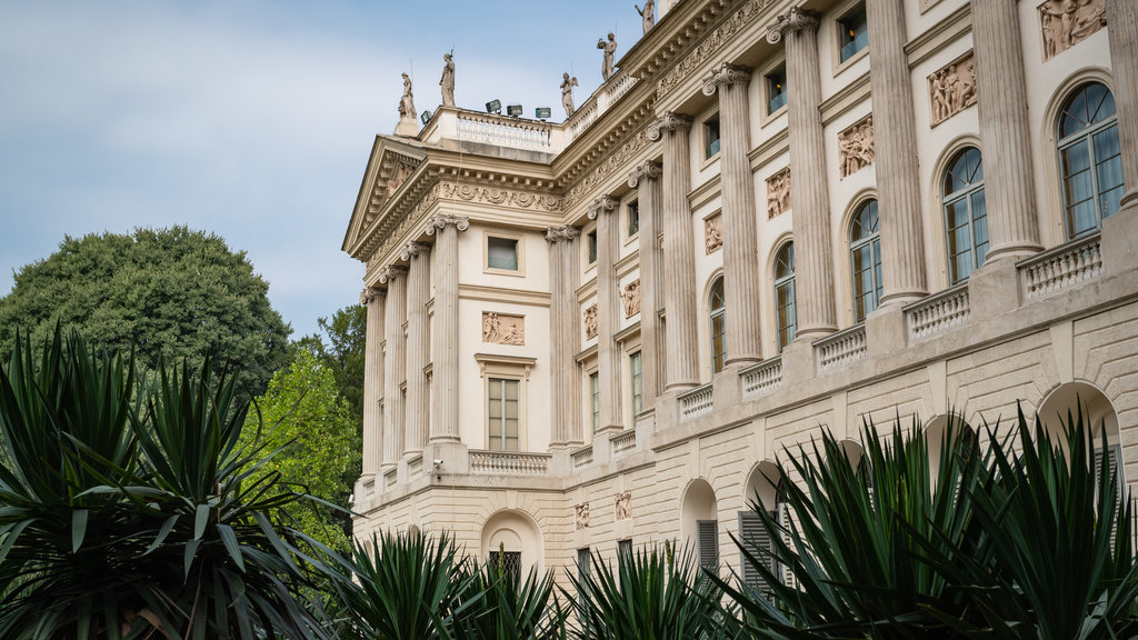 Villa Reale og byder på historiske bygningsværker