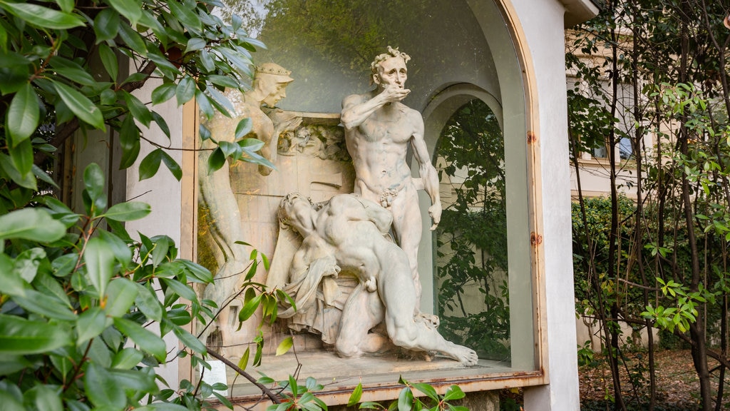 Villa Reale som omfatter en statue eller en skulptur