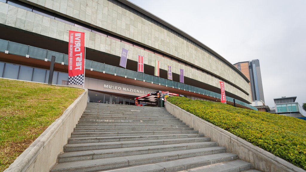 Museo dell\'Automobile mostrando señalización