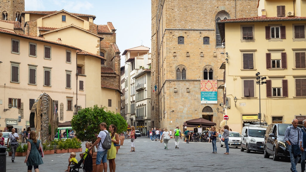 Historic Center - Downtown showing street scenes and heritage elements