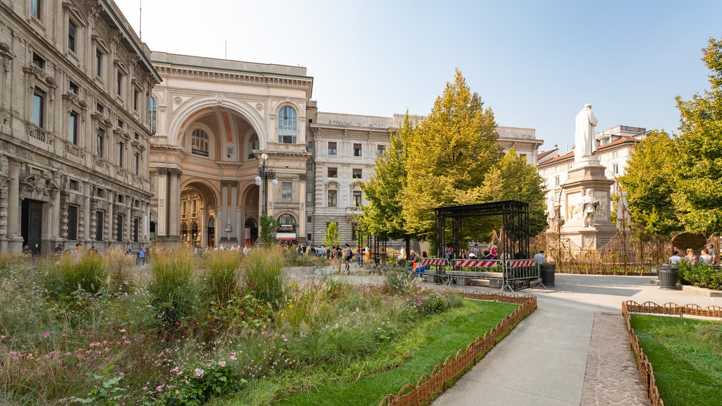 Piazza della Scala som visar en park och blommor