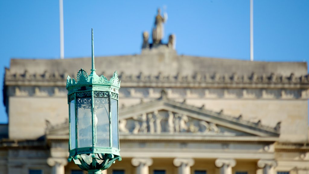 Stormont Parliament Buildings ofreciendo un edificio administrativo