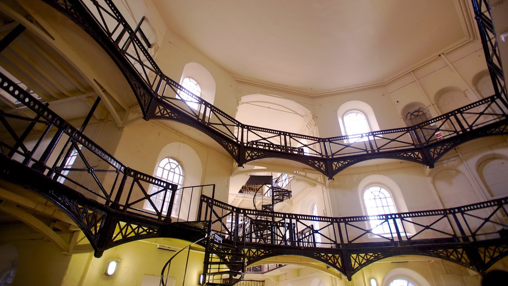 Crumlin Road Jail menunjukkan pemandangan interior