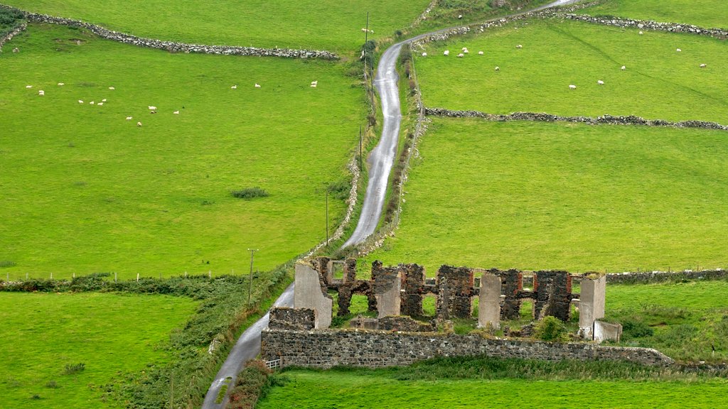 Torr Head mostrando cenas tranquilas e uma ruína