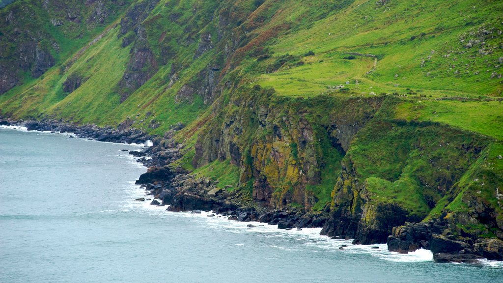 Torr Head mostrando cenas tranquilas e litoral acidentado