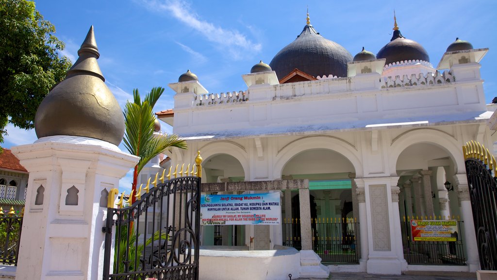 Kapitan Keling Mosque showing heritage architecture, a mosque and religious elements