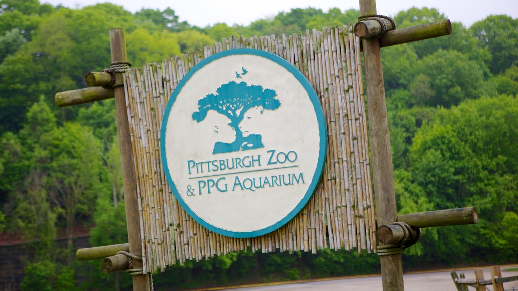 Pittsburgh Zoo and PPG Aquarium mostrando animales del zoológico, señalización y vida marina