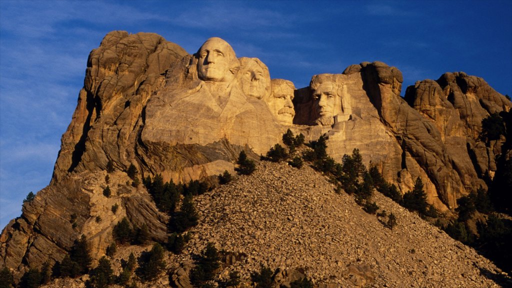 Rapid City showing a monument and mountains