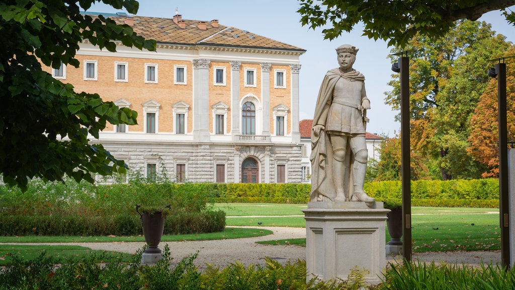 Giardini Reali som viser park og statue eller skulptur