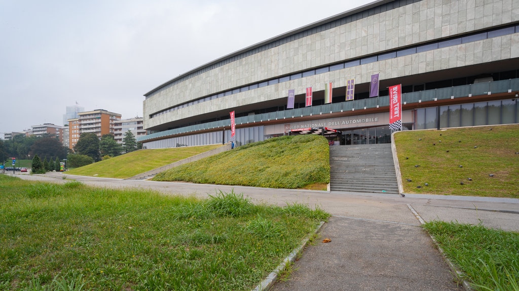 Museo dell\'Automobile que incluye arquitectura moderna