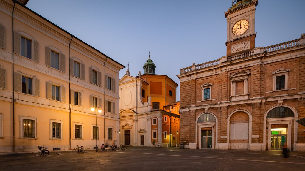 Piazza del Popolo showing heritage elements and night scenes