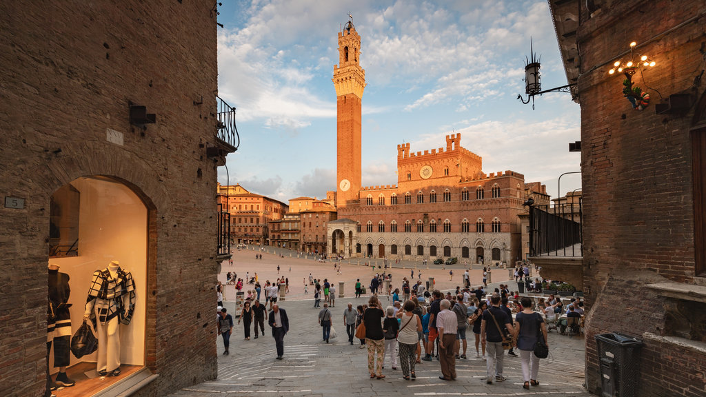 Regione del Chianti mostrando architettura d\'epoca, piazza e strade