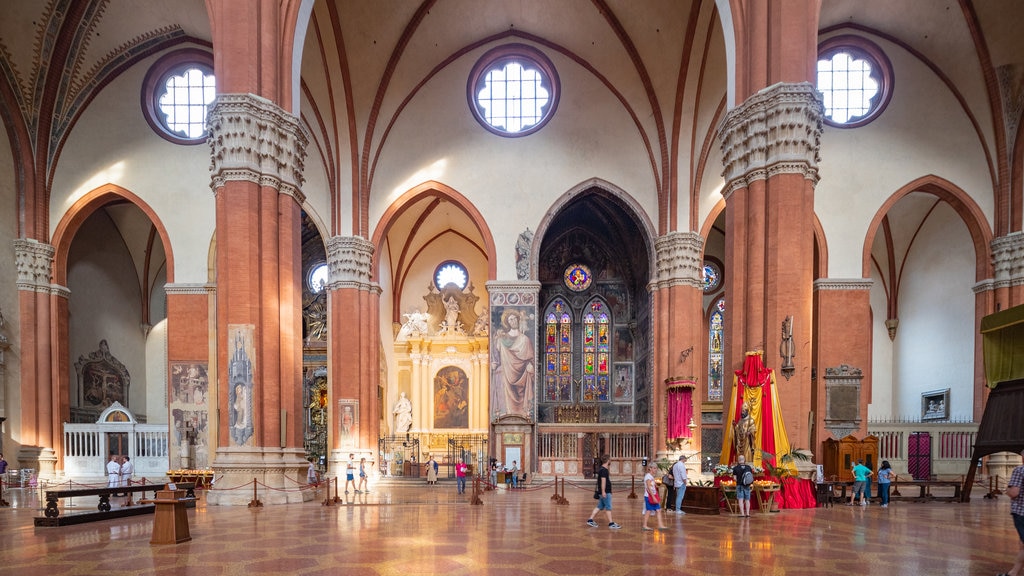 San Petronio-basilikaen som viser en kirke eller en katedral, kulturarvsgenstande og interiør