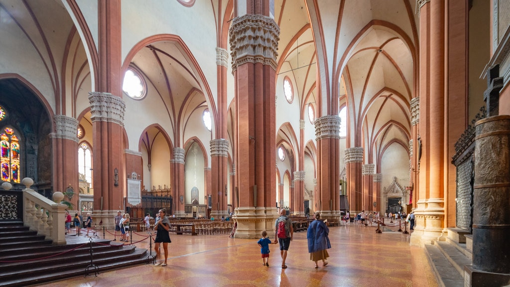 San Petronio-basilikaen som viser en kirke eller en katedral, kulturarvsgenstande og interiør