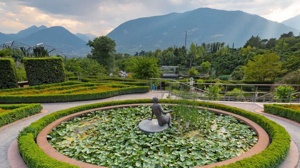 Jardins du château de Trauttmansdorff mettant en vedette un jardin et un étang