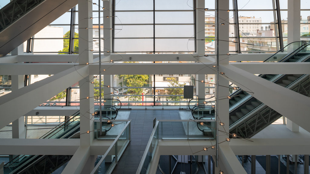 Centro de convenciones de Riccione ofreciendo vistas interiores