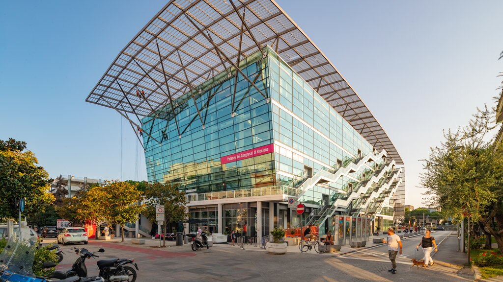 Centro de convenciones de Riccione mostrando arquitectura moderna