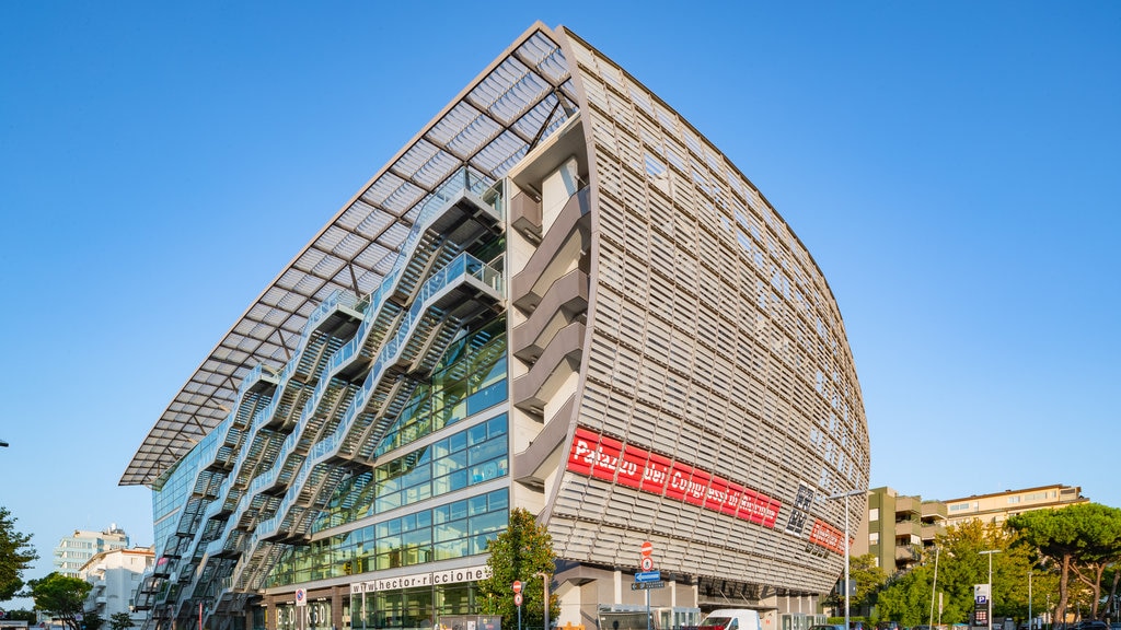 Centro de convenciones de Riccione que incluye arquitectura moderna