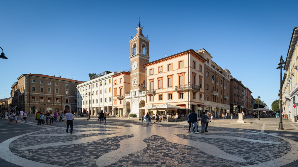 Piazza Tre Martiri toont een plein en straten