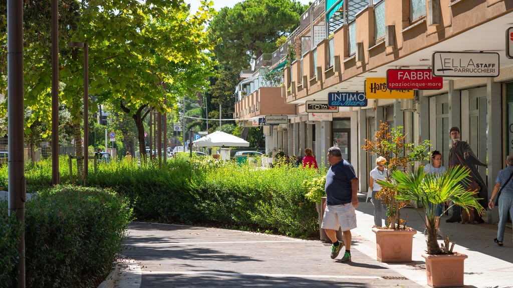 Marina Centre qui includes scènes de rue