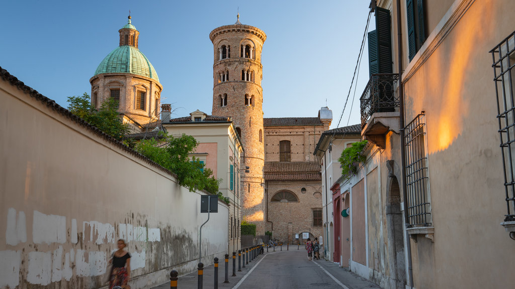 Katedral Ravenna menunjukkan objek warisan