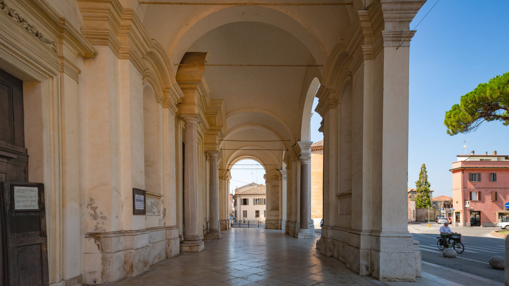 Catedral de Rávena mostrando elementos patrimoniales