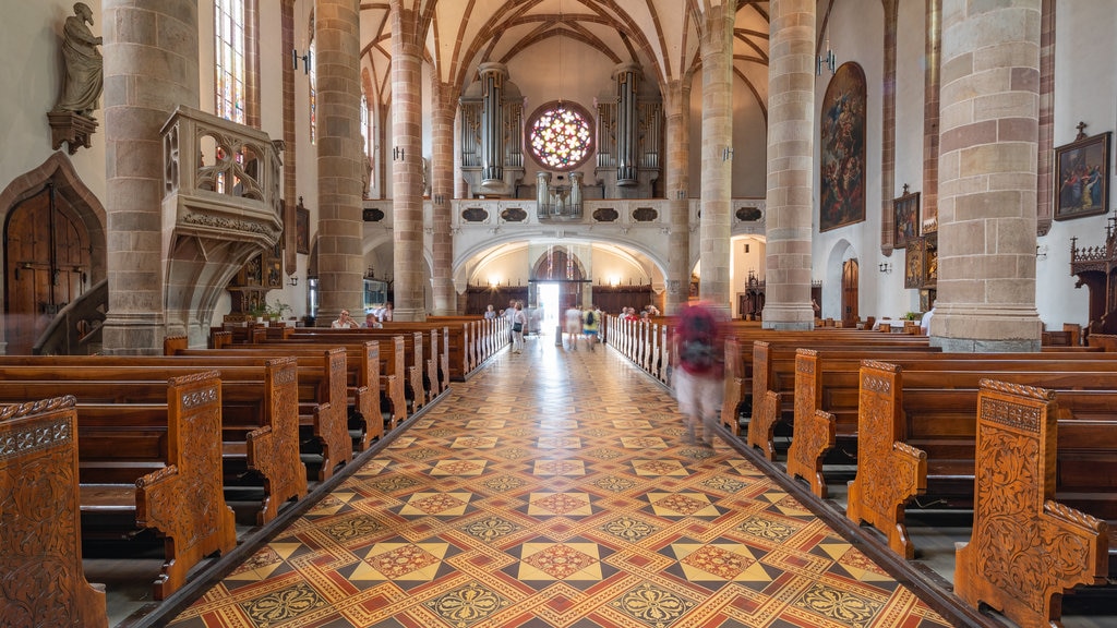 Iglesia de San Nicolás mostrando elementos del patrimonio, una iglesia o catedral y vistas interiores