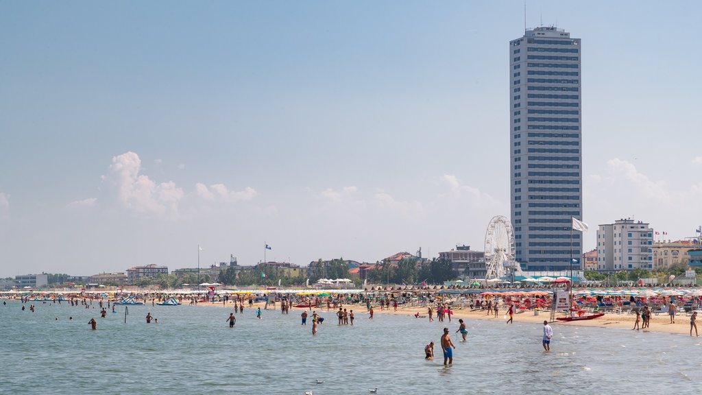 Grattacielo Marinella que incluye vistas generales de la costa, natación y una playa