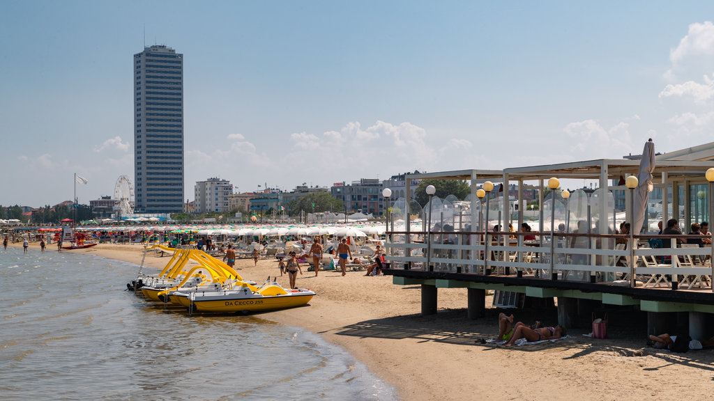 Grattacielo Marinella caracterizando paisagens litorâneas e uma praia