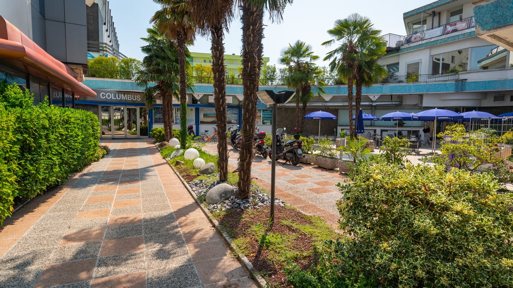 Piscine Termali Columbus ofreciendo un parque