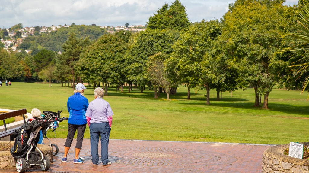 Torquay Golf Club presenterar golf såväl som ett par