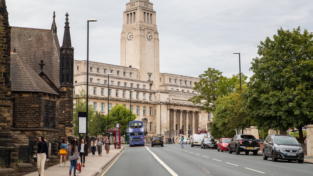 University of Leeds featuring an administrative building, heritage architecture and street scenes