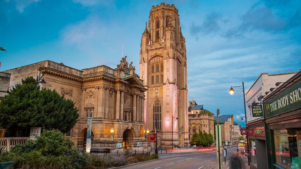 University of Bristol featuring street scenes and heritage architecture