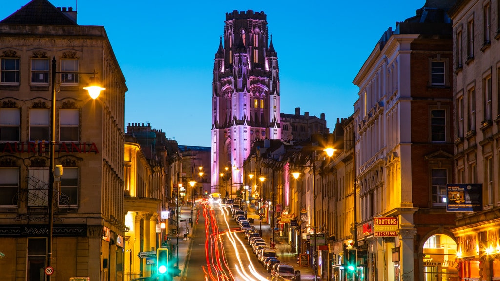 University of Bristol ofreciendo escenas de noche, imágenes de calles y arquitectura patrimonial