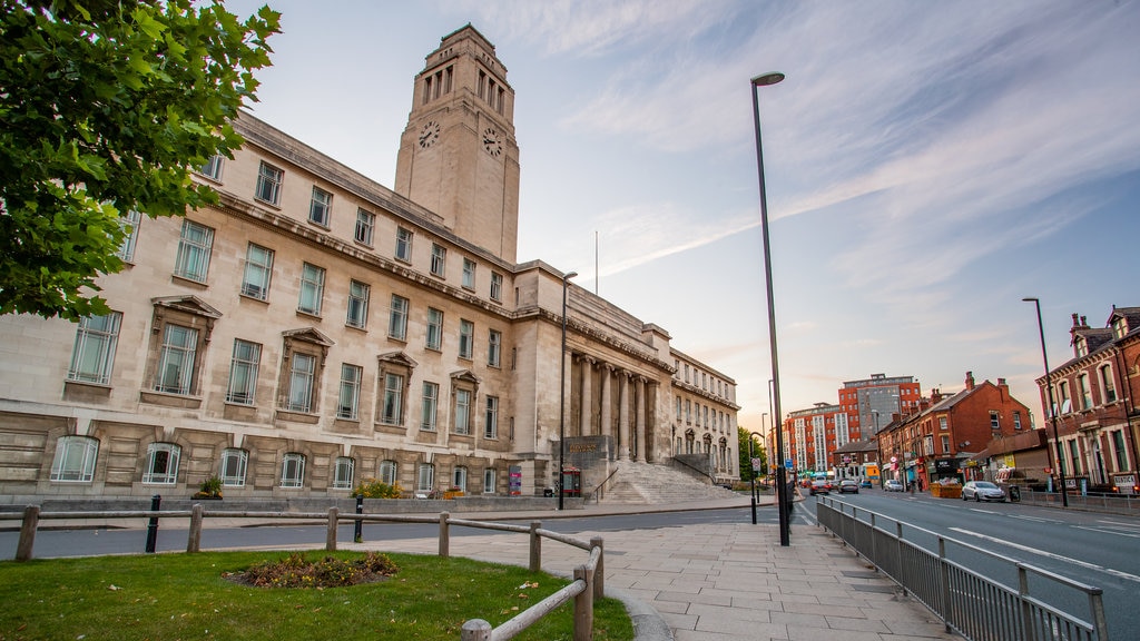 University of Leeds showing an administrative building, heritage architecture and a sunset