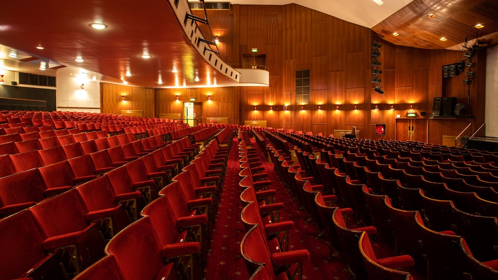 Teatro Princess ofreciendo vista interna y escenas de teatro