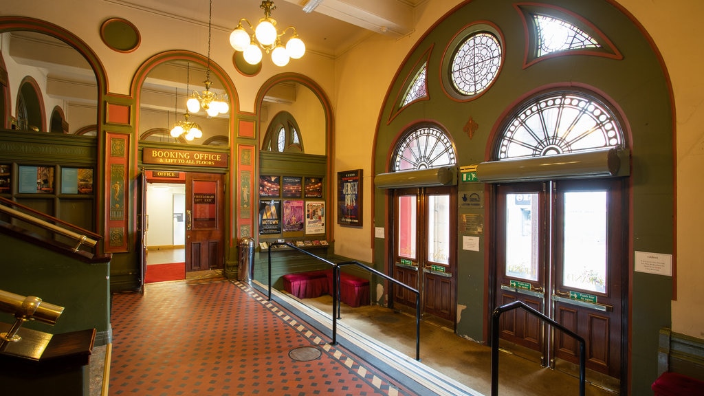 Leeds Grand Theatre mettant en vedette éléments du patrimoine et scènes intérieures