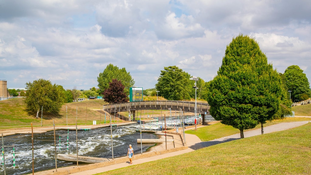 National Water Sports Centre mettant en vedette une rivière ou un ruisseau