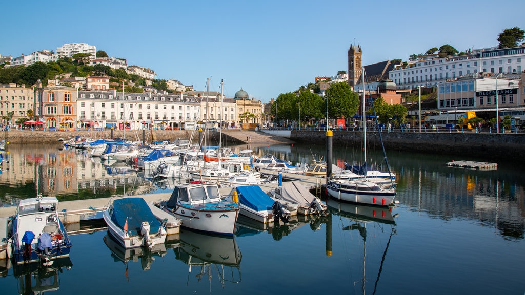 Inner Harbour ofreciendo una bahía o puerto