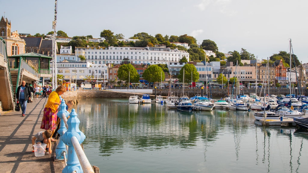 Inner Harbour showing a bay or harbour