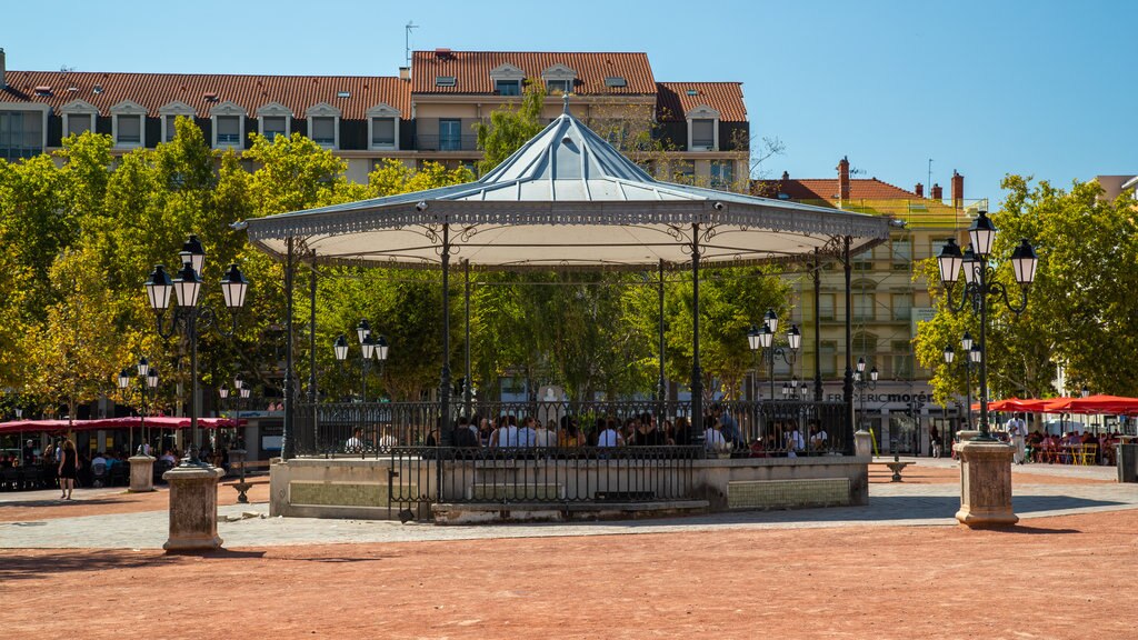 8º Arrondissement que inclui uma praça ou plaza