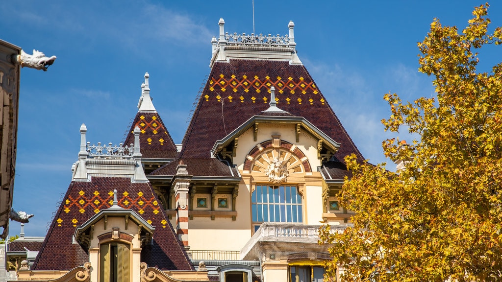 8th Arrondissement showing heritage elements