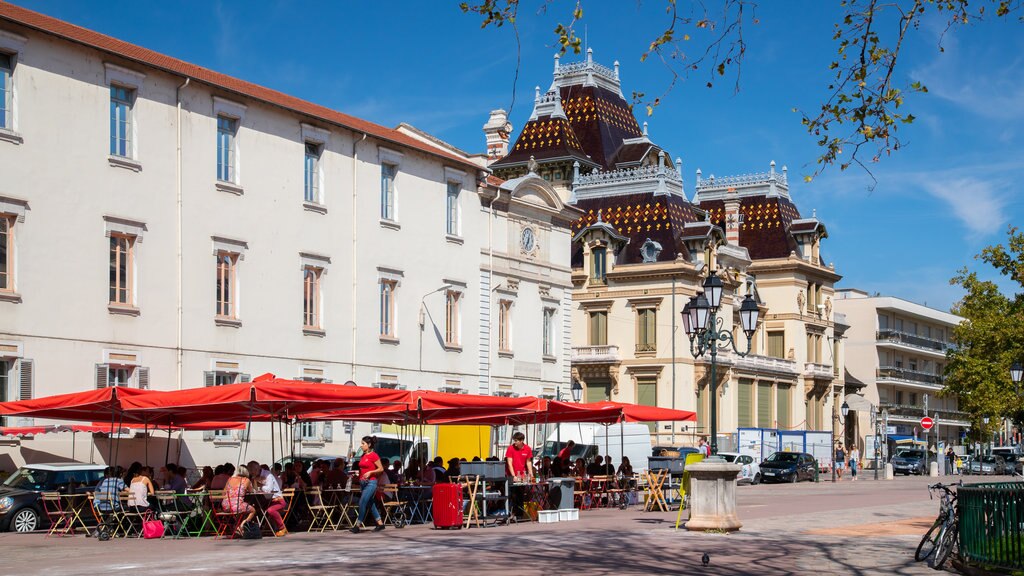 8th Arrondissement which includes street scenes and outdoor eating