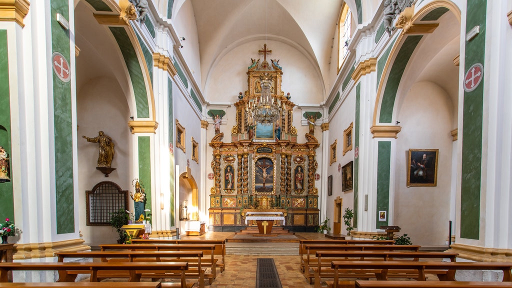 Iglesia de San Francisco mostrando elementos del patrimonio, una iglesia o catedral y vistas interiores