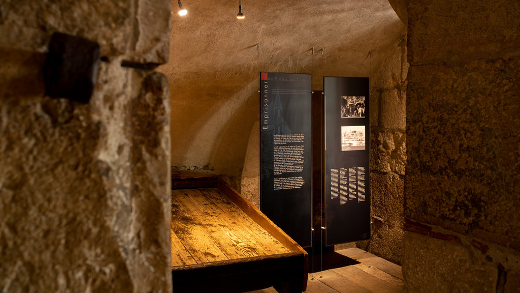 Palais de l Ile showing heritage elements, signage and interior views