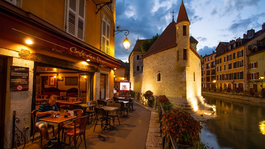 Palais de l Ile showing street scenes, a river or creek and night scenes