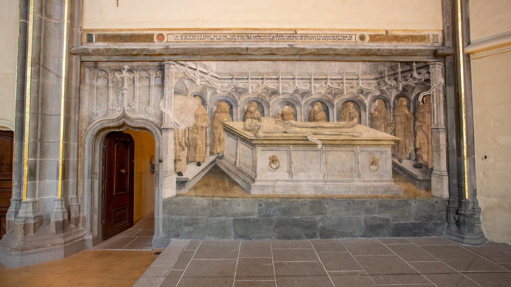 Igreja de St. Maurice que inclui aspectos religiosos, arte e vistas internas