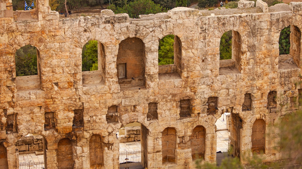 Akropolis bevat vervallen gebouwen en historische architectuur