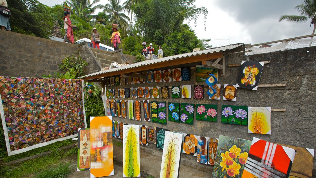 Tegallalang ofreciendo una pequeña ciudad o pueblo, escenas urbanas y arte al aire libre